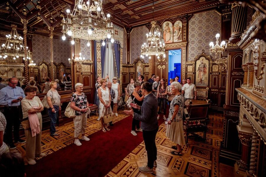 Budapest: Buda Castle Walk with Saint Stephen's Hall - Practical ways to get more from the walk