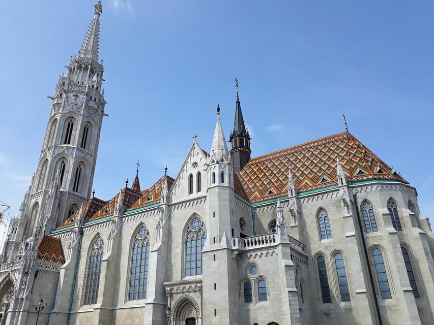 Budapest: Buda Castle Walking Tour & Folk Music Performance - Meeting the guide at Holy Trinity Square