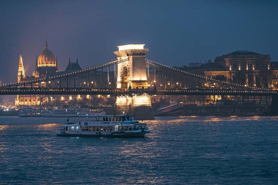 Budapest By Night Sightseeing Cruise - What the $16 price really buys you