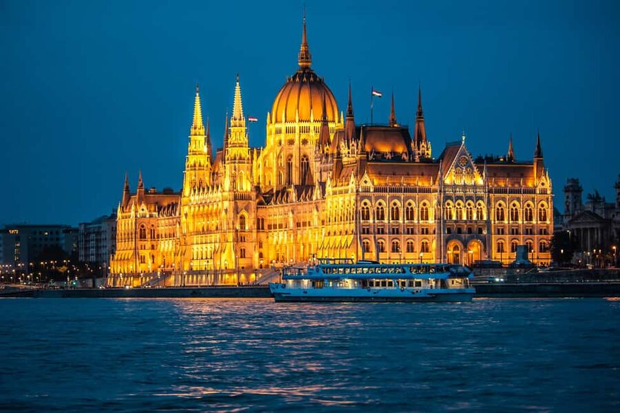 Budapest By Night Sightseeing Cruise - Why Budapest is best seen from the Danube at night