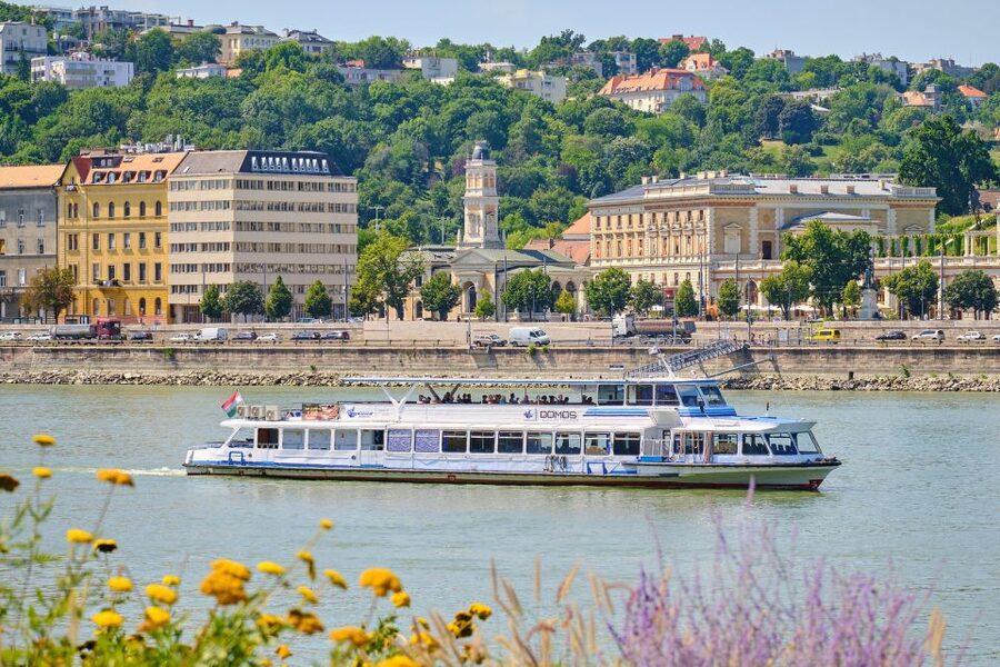 Budapest By Night Sightseeing Cruise - Seating, warmth, and the best place for photos