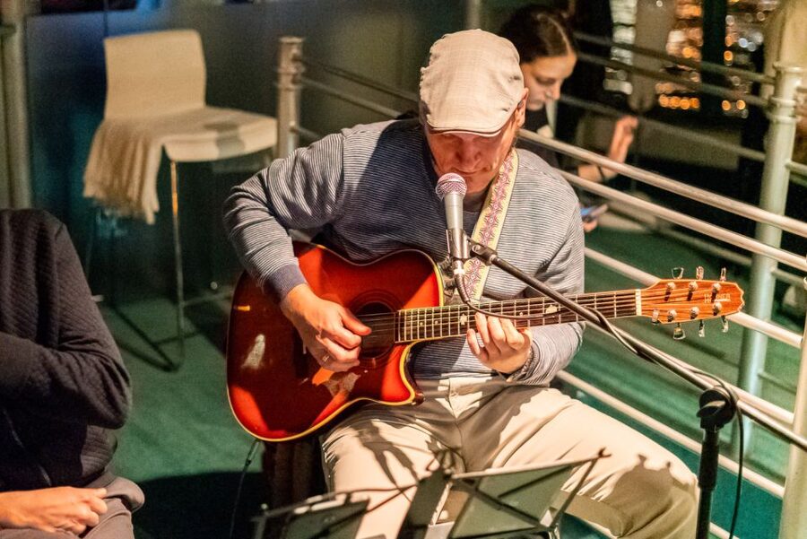 Budapest: Candlelit Dinner River Cruise with Live Music - Where the experience earns its $129 price