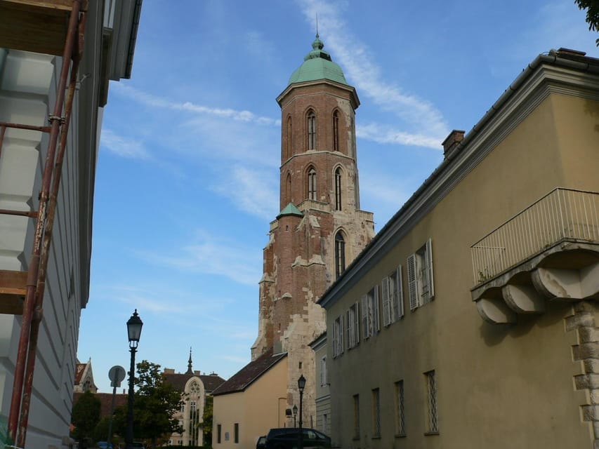 Budapest: Castle District Walking Tour - How the two-hour format affects the experience