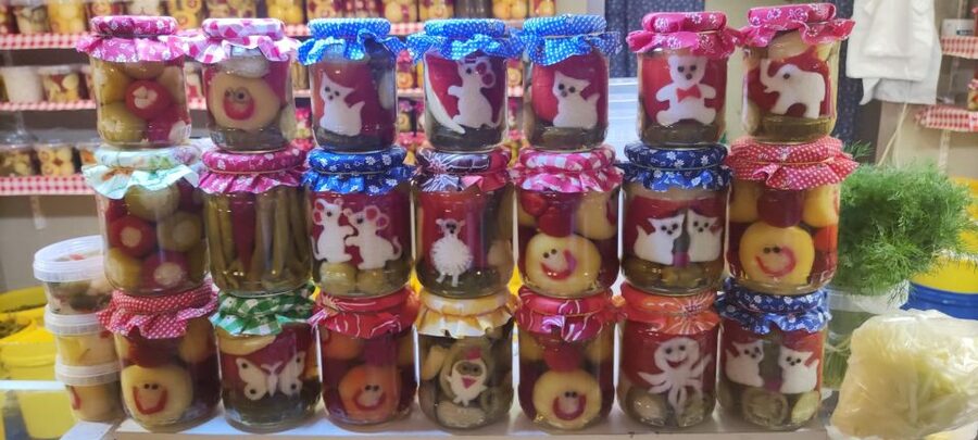 Budapest: Central Market Hall Guided Food Tour with Tastings - Key points at a glance