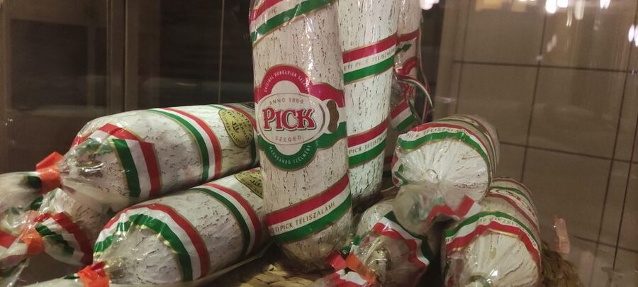 Budapest: Central Market Hall Guided Food Tour with Tastings - A brisk walk from stall to stall