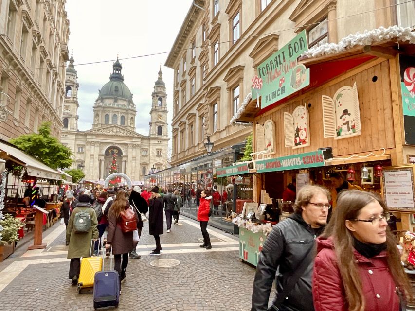 Budapest: Christmas Market Guided Walking Tour with Tastings - The coffee house finish