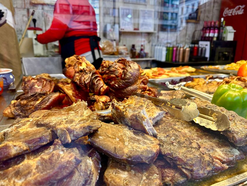 Budapest: Christmas Market Guided Walking Tour with Tastings - Hungarian Christmas customs, explained over snacks
