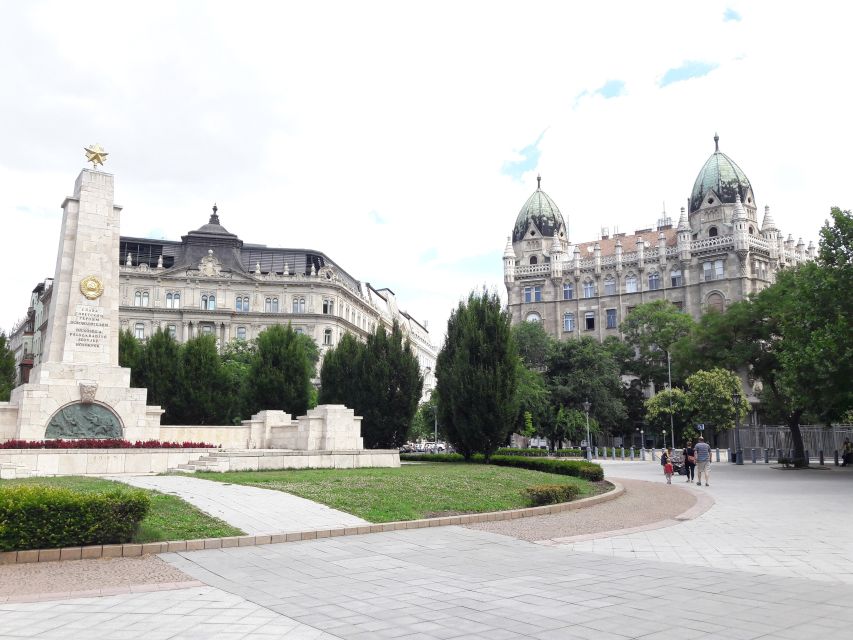 Budapest: City Center Walking Tour - Pesti Vigado and Vorosmarty Square