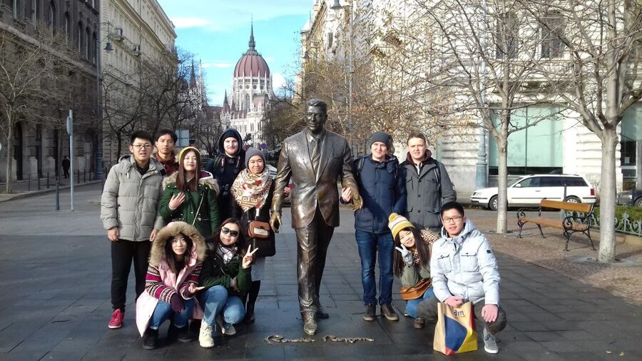 Budapest: City Center Walking Tour - St. Stephen’s Basilica, the visual center of the walk
