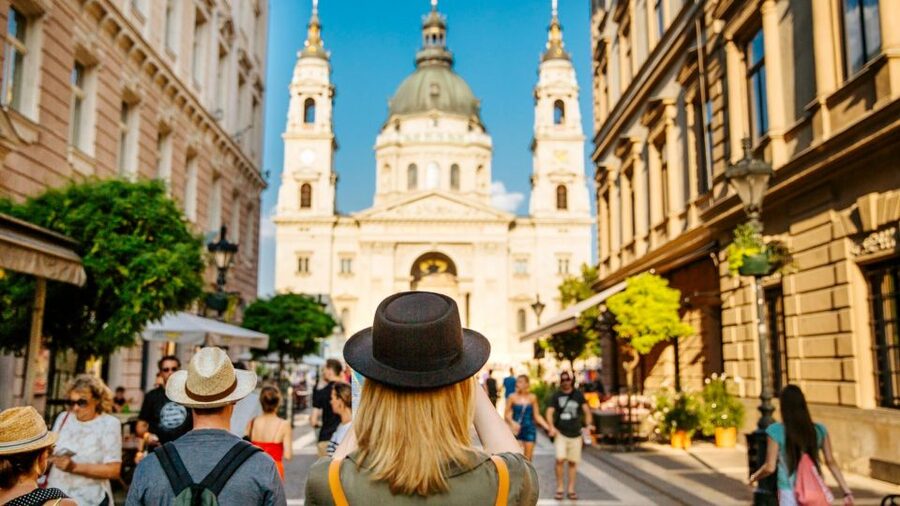 Budapest: City Discovery Tour - Gellért Hill and the Danube view