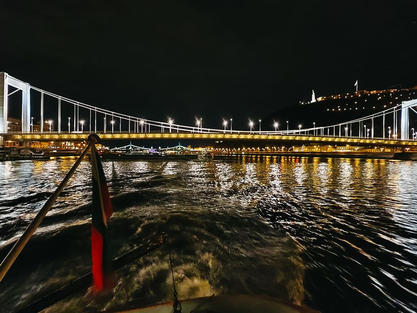 Budapest: City Highlights Cruise with Welcome Drink - The northbound and southbound views