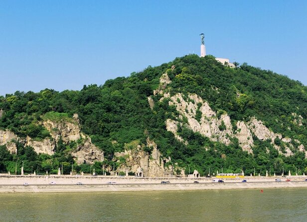 Budapest City Sightseeing Half-Day Tour - A fast introduction to both sides of the Danube