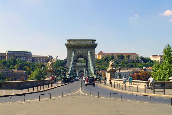 Budapest City Sightseeing Half-Day Tour - What the guide and vehicle add