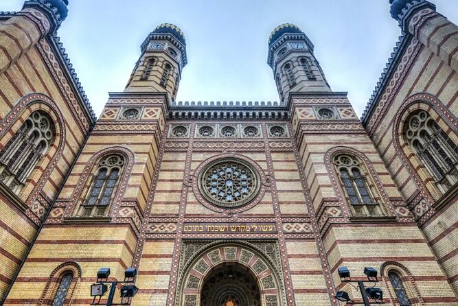 Budapest City Walk in Jewish Quarter - The synagogue triangle: three buildings, three different moods
