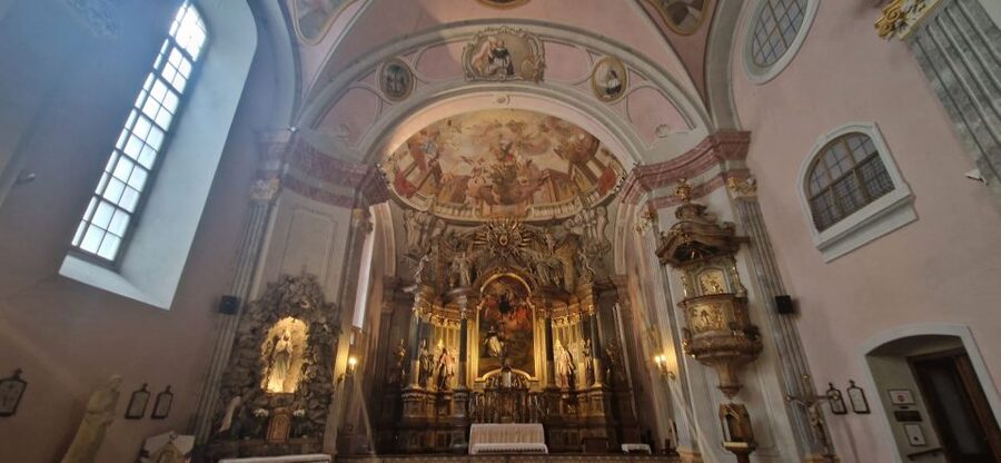 Budapest: Classical Music Concert in St. Michael's Church - Seasonal comfort and small distractions