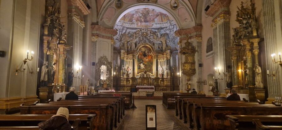 Budapest: Classical Music Concert in St. Michael's Church - The Duna String Orchestra and the sound