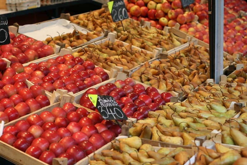 Budapest Culinary & Wine Walk—Budapest’s Signature Food Tour - Coffee, cake, and Budapest’s sweet tooth