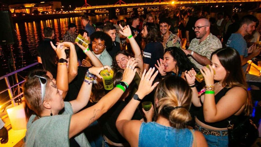 Budapest: Danube Beat Party Cruise with Drink Packages - Key points to know before booking
