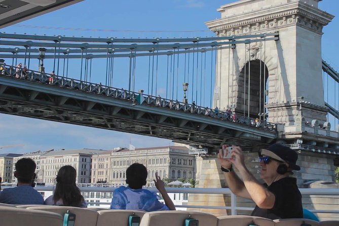 Budapest Danube Cruise with Drink, Audio Guide, Margaret Island - Your welcome drink and onboard service