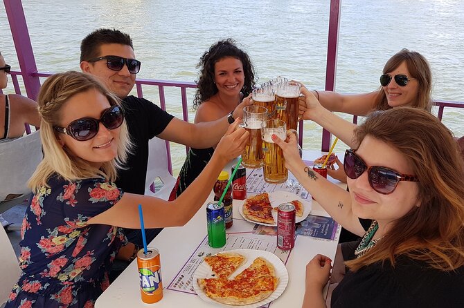 Budapest Danube Pizza Cruise with Welcome Drink - Music instead of a guide