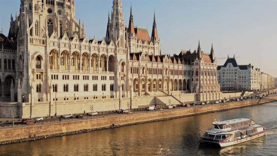 Budapest: Danube River City Lights Express Cruise - Who will enjoy this cruise most