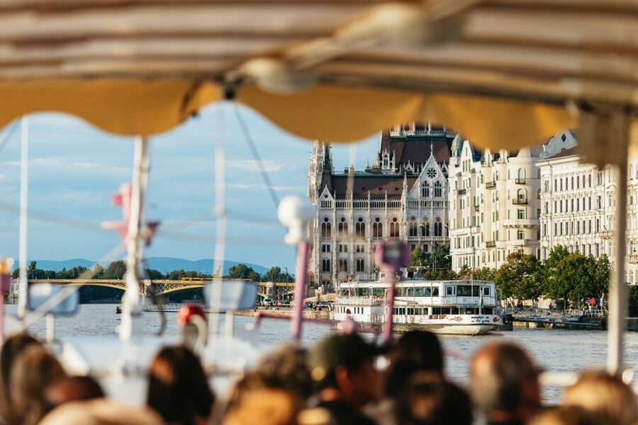 Budapest: Danube River City Lights Express Cruise - Why the Danube is the right place to see Budapest