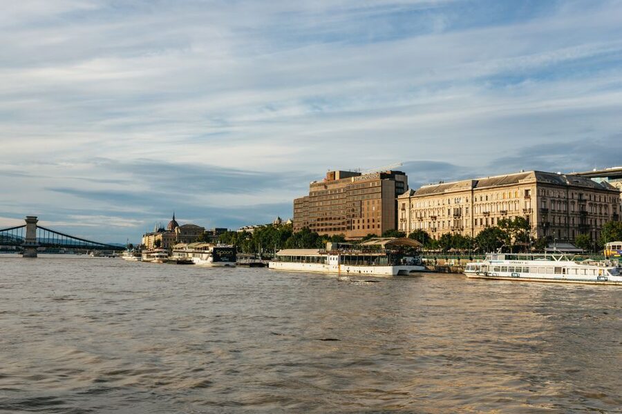 Budapest: Danube River City Lights Express Cruise - Gellért Hill, Liberty Bridge, and the southern views