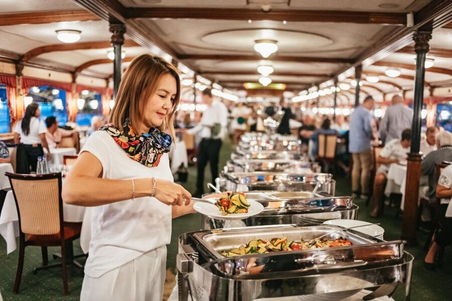 Budapest: Danube River Cruise with Dinner and Prosecco - Why this Danube cruise earns a place in your evening