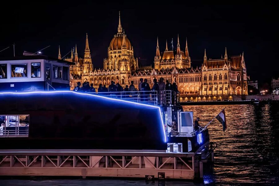 Budapest: Danube River Sightseeing Cruise with Audio Guide - Who should book this Budapest cruise?
