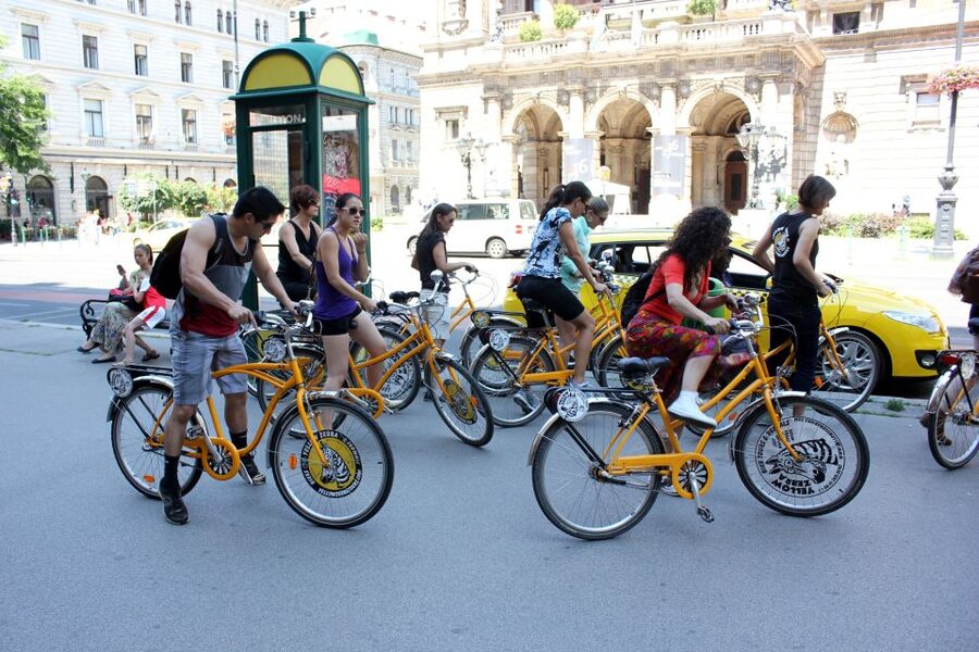 Budapest: Danube River Views Bike Ride - Why a bicycle is a smart way to meet Budapest