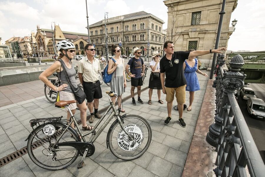 Budapest: Danube River Views Bike Ride - Crossing Margit Bridge into Buda