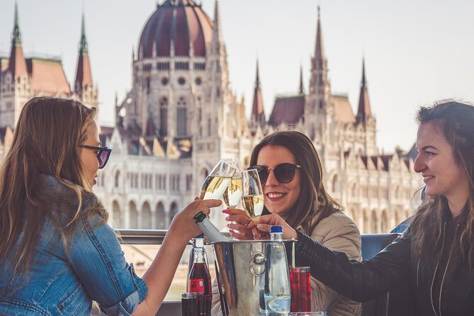 Budapest Danube Sightseeing Cruise with Unlimited Drinks - Chain Bridge connects the two halves of Budapest