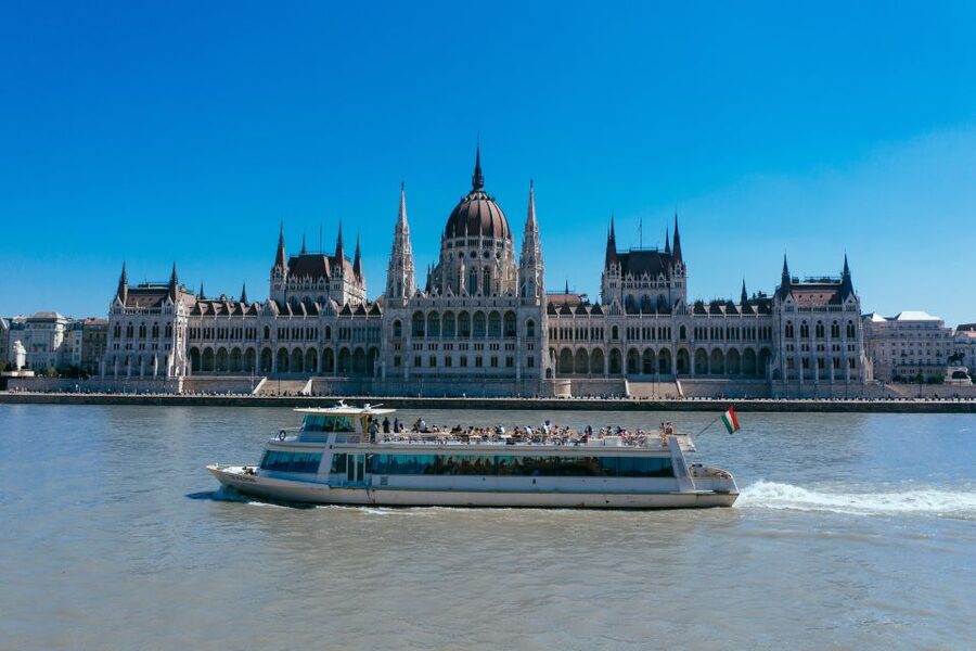 Budapest: Day or Night River Cruise on Panoramic Boat - Chain Bridge and the crossing between two cities