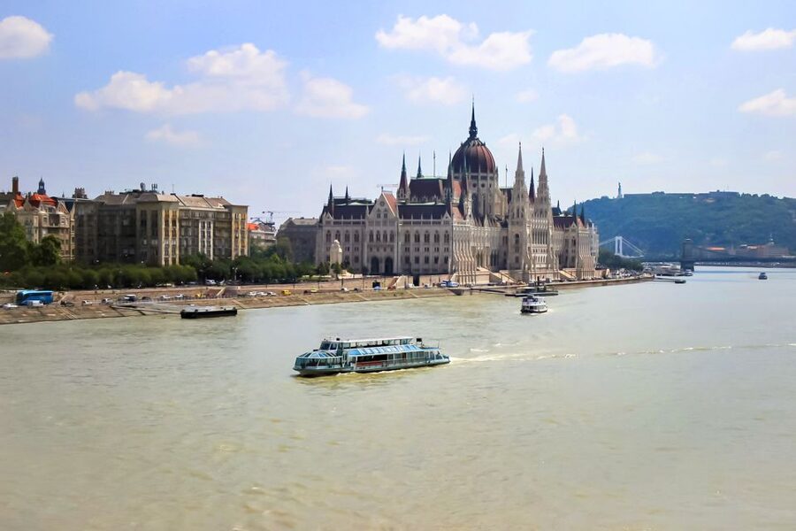 Budapest: Daytime Sightseeing Boat Cruise - Covered Windows, Open Views, and Photography