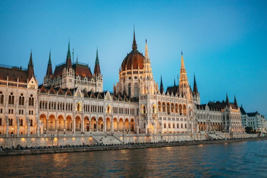 Budapest: Dinner Cruise with Live Music and Folk Dance Show - Who will enjoy this cruise most?