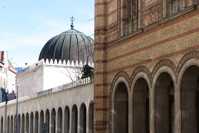 Budapest Dohany, Heroes', Rumbach synagogues & Jewish Ghetto Tour - Carl Lutz, Spinoza, and the human stories along the way