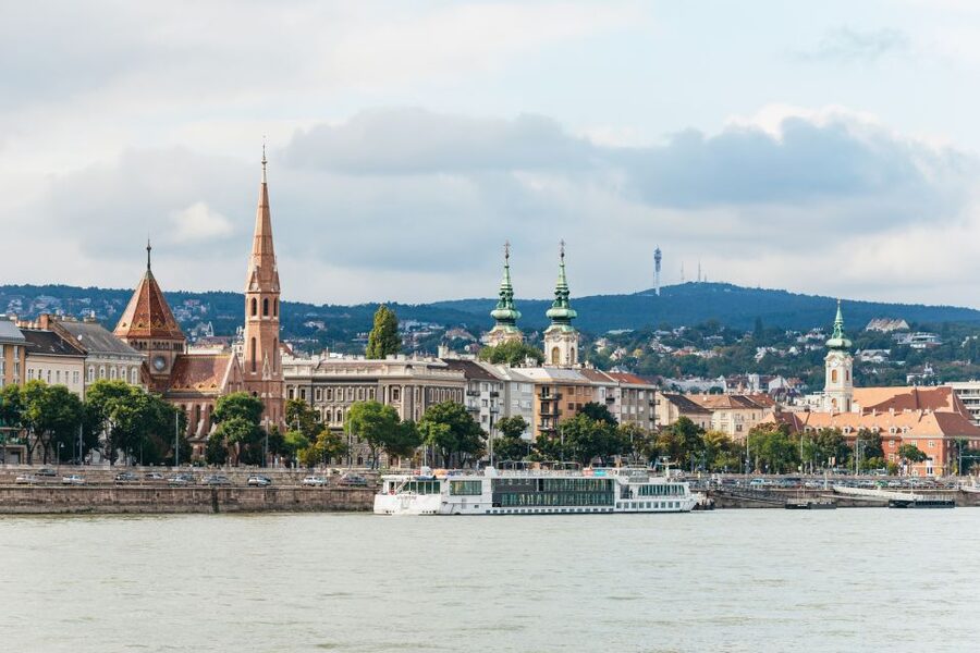 Budapest: Downtown Budapest Cocktail Cruise - Should you book the Downtown Budapest Cocktail Cruise?