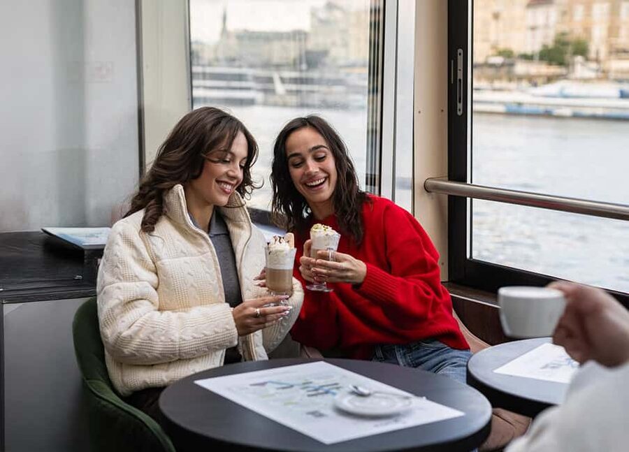 Budapest: Downtown Budapest Unlimited Booze Cruise - The open bar: what is included and what is not