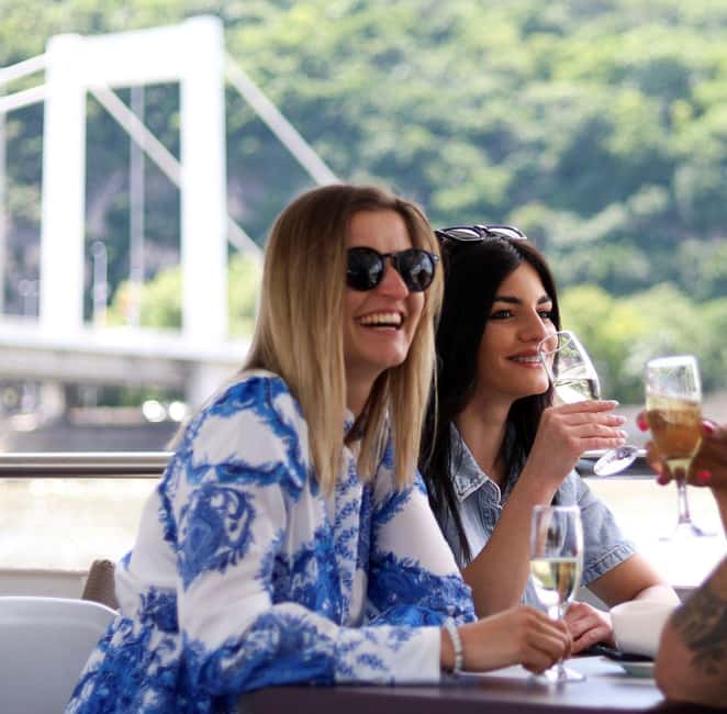 Budapest: Downtown Budapest Unlimited Booze Cruise - Is $40 a good price for one hour?
