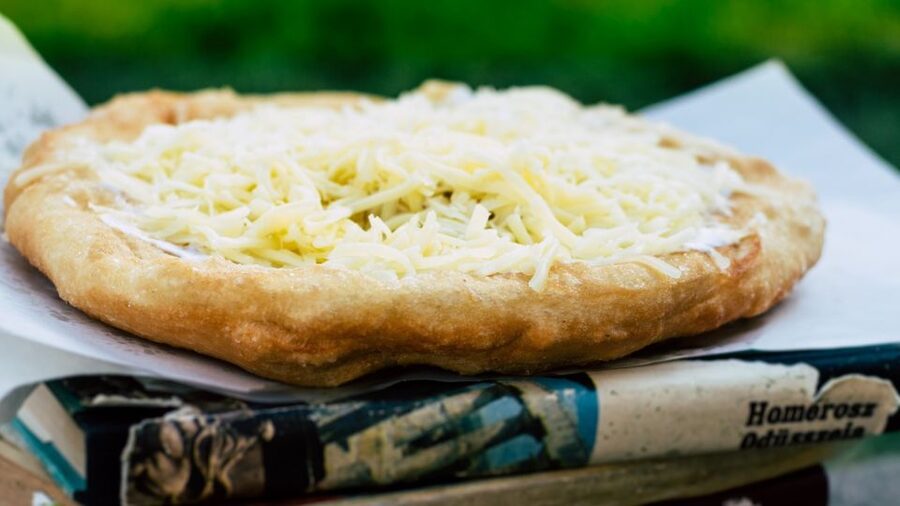 Budapest: Downtown Food Tour - Budapest on a plate, from café pastry to secret dish