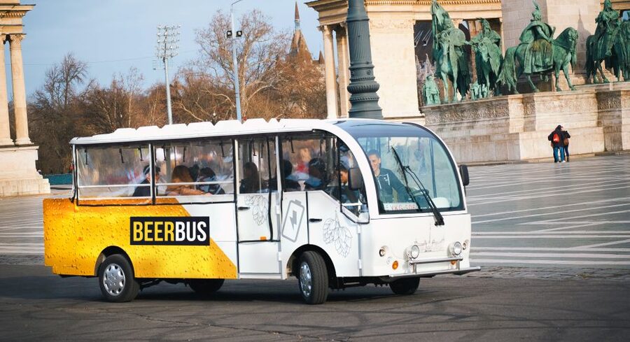 Budapest: eBeerBus Sightseeing Tour - Vajdahunyad Castle and the return