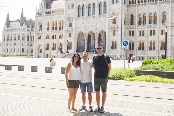 Budapest Essential Walk&Food tasting - St. Stephen’s Basilica and Hungary’s first king