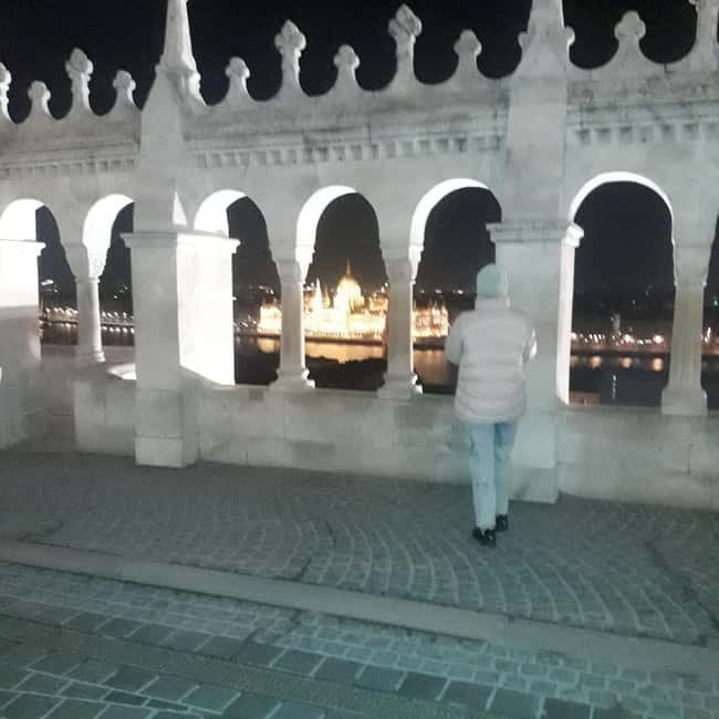 Budapest: Evening Castle Hill Tour with Fishermen's Bastion - Who should book this evening tour?
