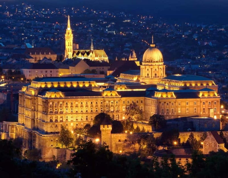 Budapest: Evening Castle Hill Tour with Fishermen's Bastion - Buda Castle and the Royal Palace in evening light