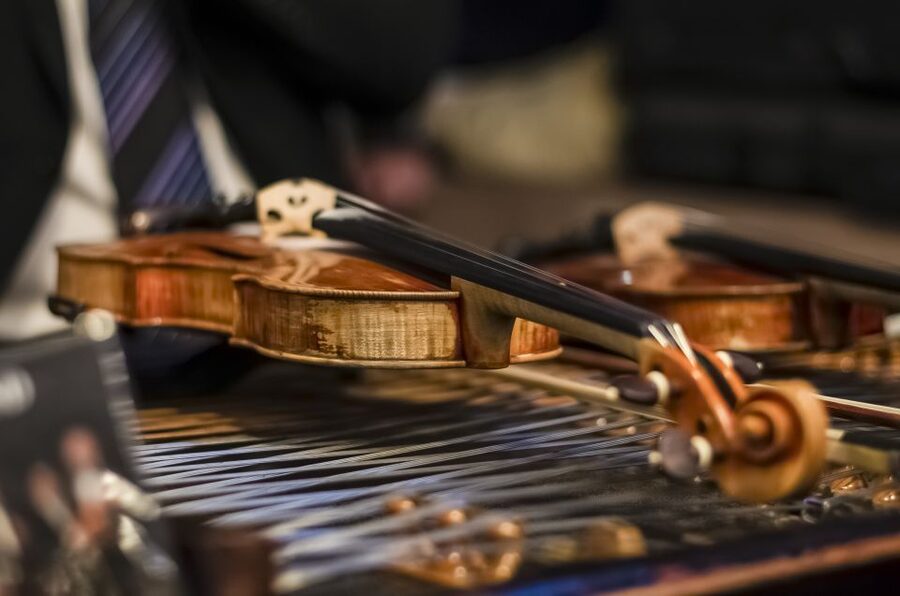 Budapest: Evening Cruise and Dinner with Welcome Drink - Traditional music and dancing onboard