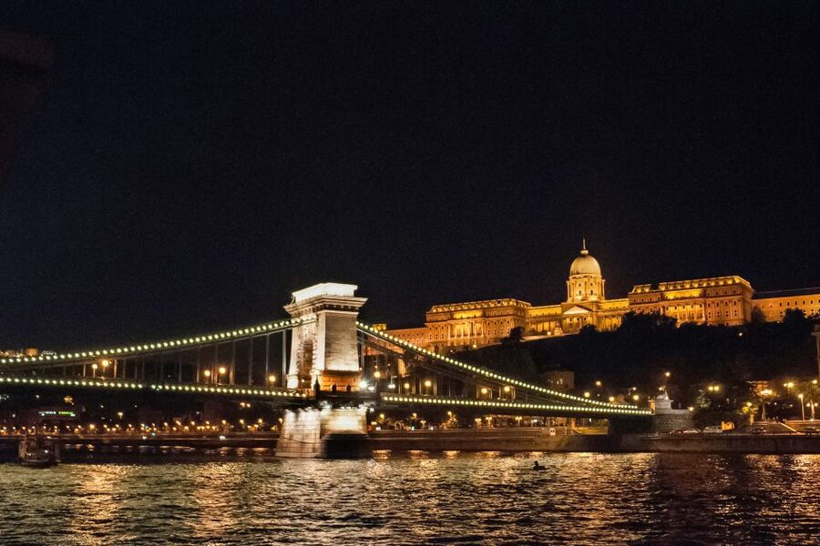 Budapest: Evening Cruise including Drinks and Live Music - Choosing your drink package