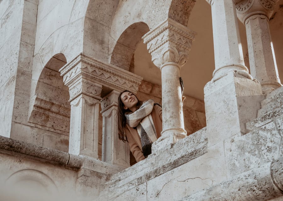 Budapest: Fast Private Photoshoot at Fisherman's Bastion - How the posing guidance changes the experience