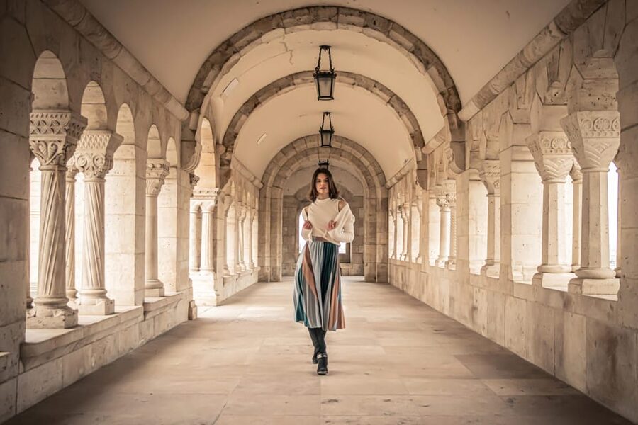 Budapest: Fast Private Photoshoot at Fisherman's Bastion - Language and communication before the session