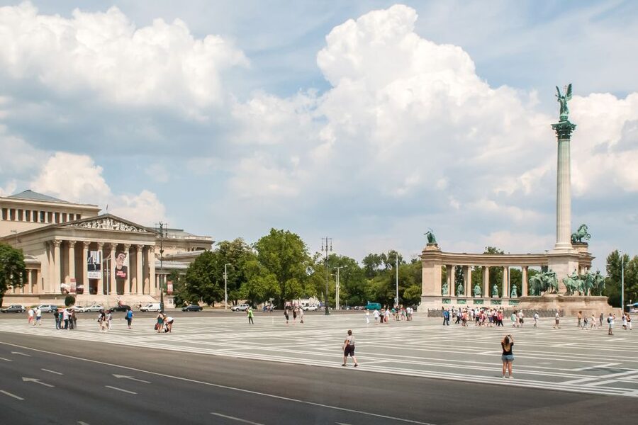 Budapest: Floating Bus Tour by Land and Water - Entering the Danube without changing vehicles