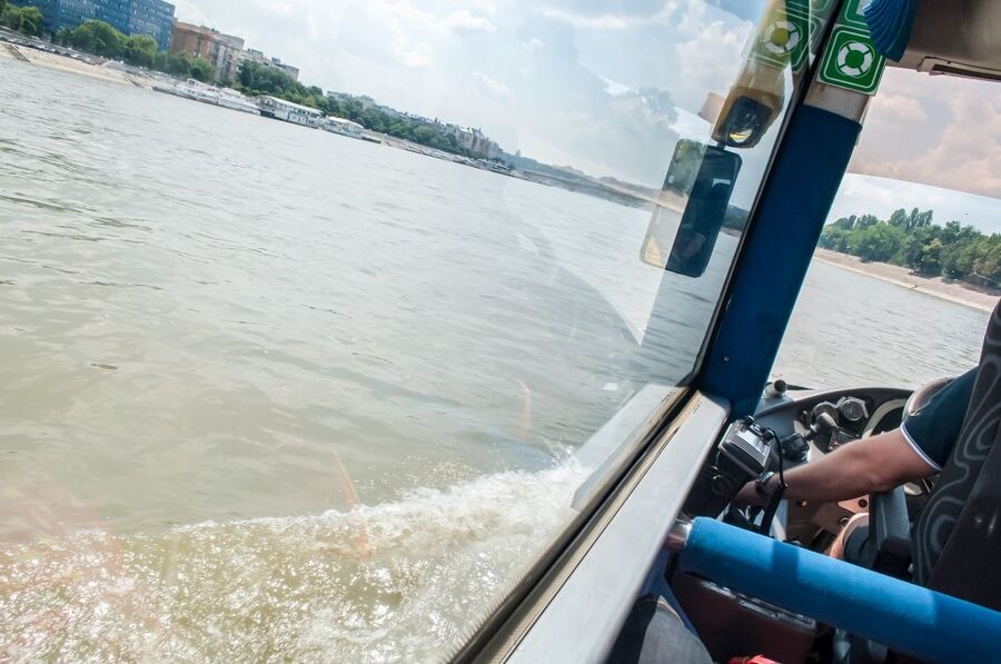 Budapest: Floating Bus Tour by Land and Water - Commentary and language choices